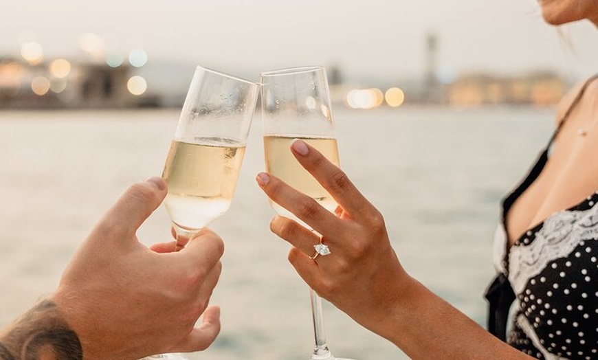 Image 7: Paseo en Velero al Atardecer en Barcelona con Capitán Local