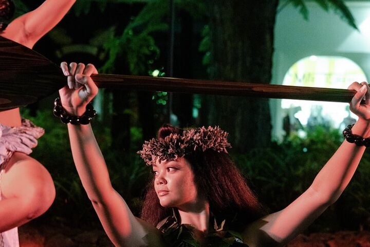 Queens Luau in the Heart of Waikiki