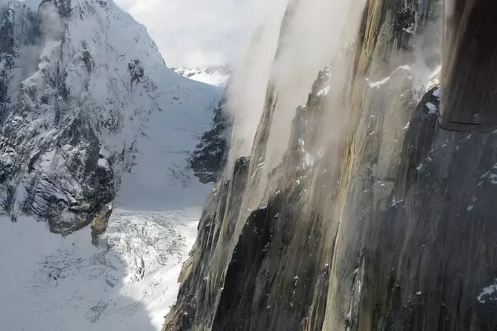 Small-Group Flight Denali National Park Tour with Guided Hike