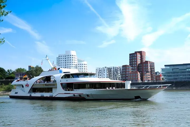 Düsseldorf Besichtigungs-Bootsrundfahrt - Primary Image