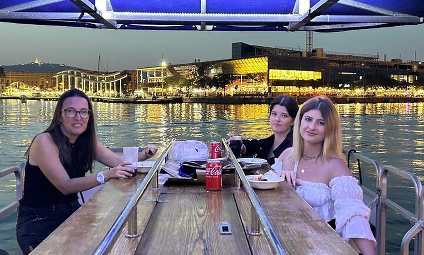 Image 15: Crucero nocturno por Valencia con cena y bebidas