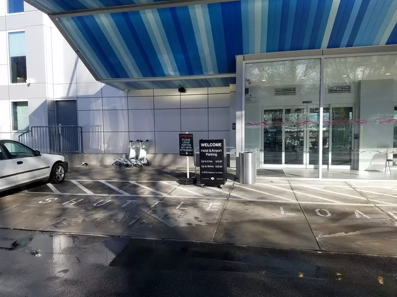 Parking at Parking Systems - Aloft LGA