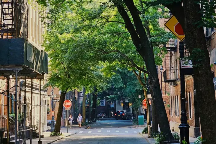 NYC: Greenwich Village Food Tour with 6 Locals Favorites Dishes