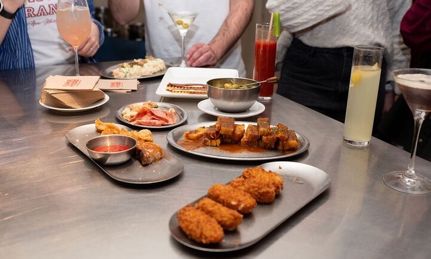 Image 9: Tour gastronómico moderno y auténtico de Madrid con maridaje de vinos