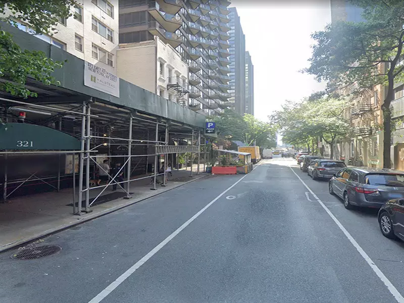 Parking at Centerpark - 100 United Nations Plaza Garage
