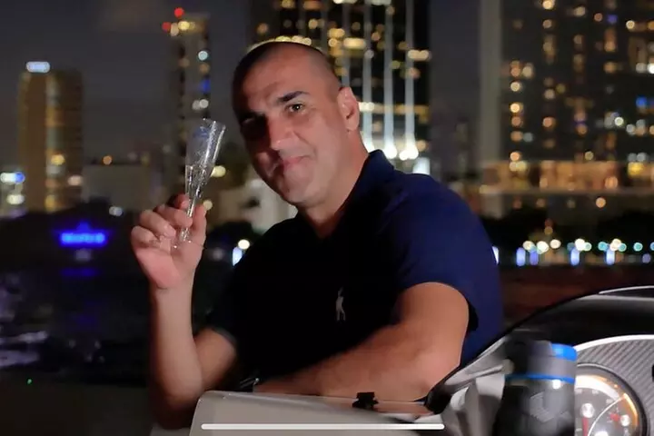 2 hrs Miami Private Boat Tour with Cooler, Ice, Bluetooth Stereo