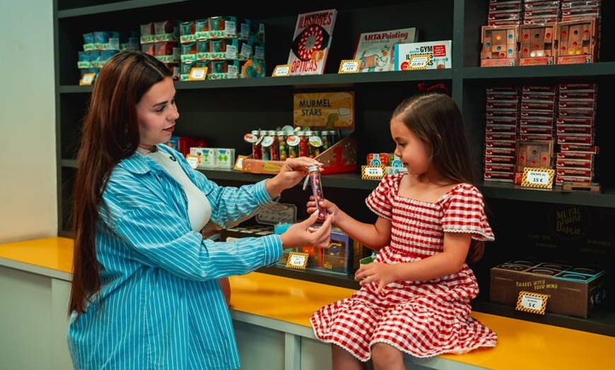 Image 6: Entrada a Museum of Illusions Madrid