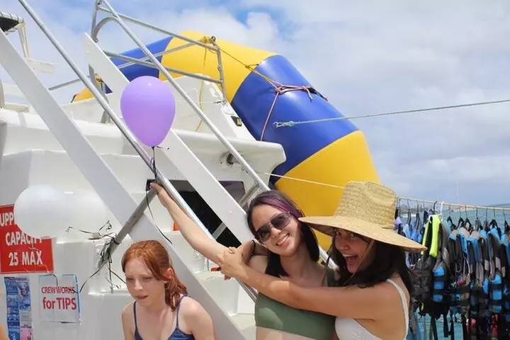 Oahu 5-in-1 Deluxe Cruise: Turtle Snorkeling & Ocean Activities