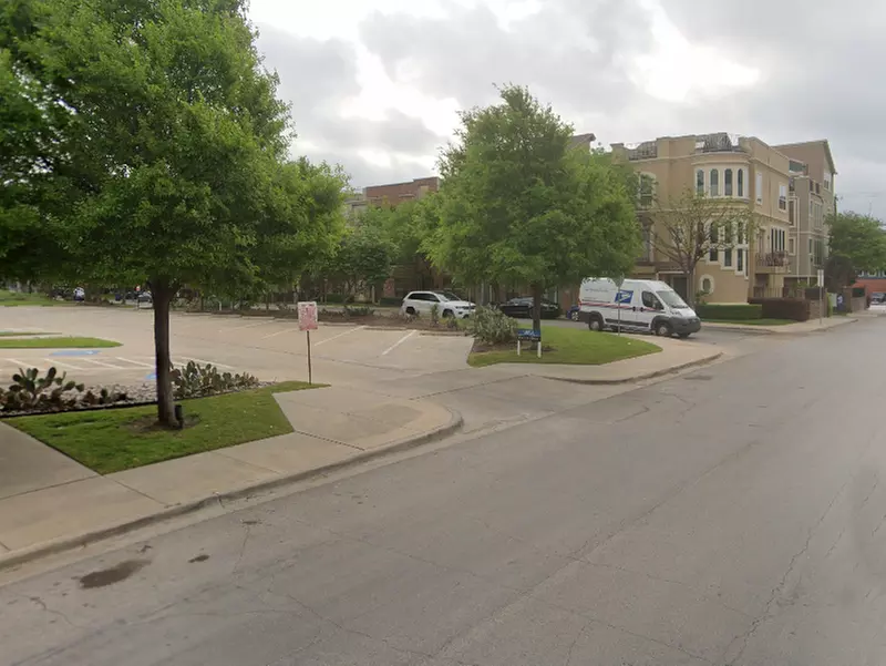 Parking at 2727 Floyd St. Lot
