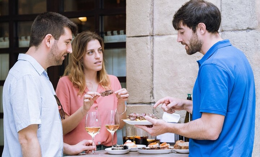 Image 11: Recorrido a pie por San Sebastián con un pintxo y una bebida