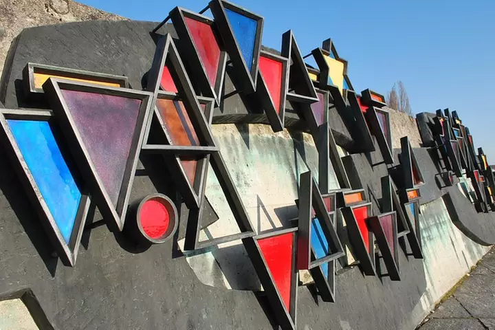 Vollständige Dachau-Tour in kleiner Gruppe von München aus mit dem Zug