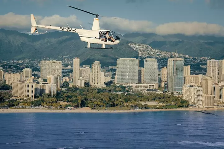 18 Minutes SHARED Helicopter Tour in Honolulu - Primary Image
