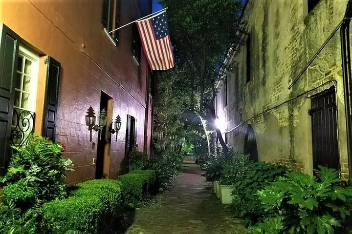 Charleston's Pleasing Terrors Night-Time Walking Ghost Tour