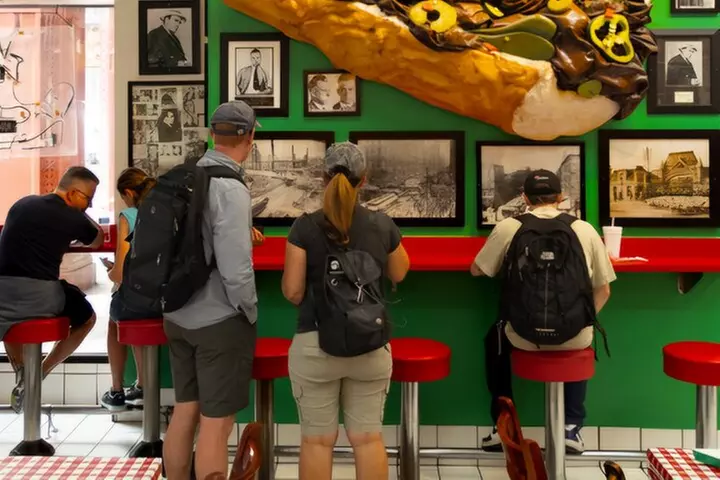 Chicago Food Tour: Taste the City's Most Iconic Eats