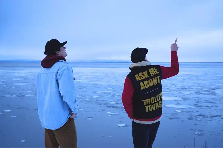 Anchorage's Winter City Tour = Samples + Stops + WildLife