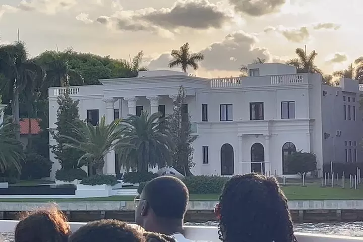 Miami Skyline & Star Island 90 Minute Cruise