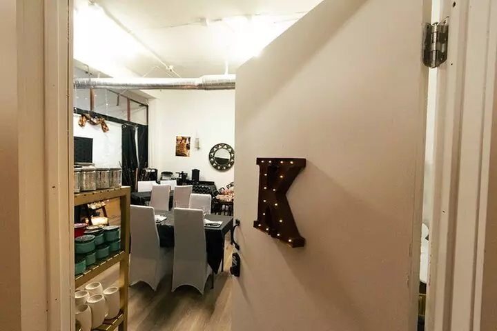 Snack, Sip, and Pour Candle Experience in Los Angeles - Primary Image