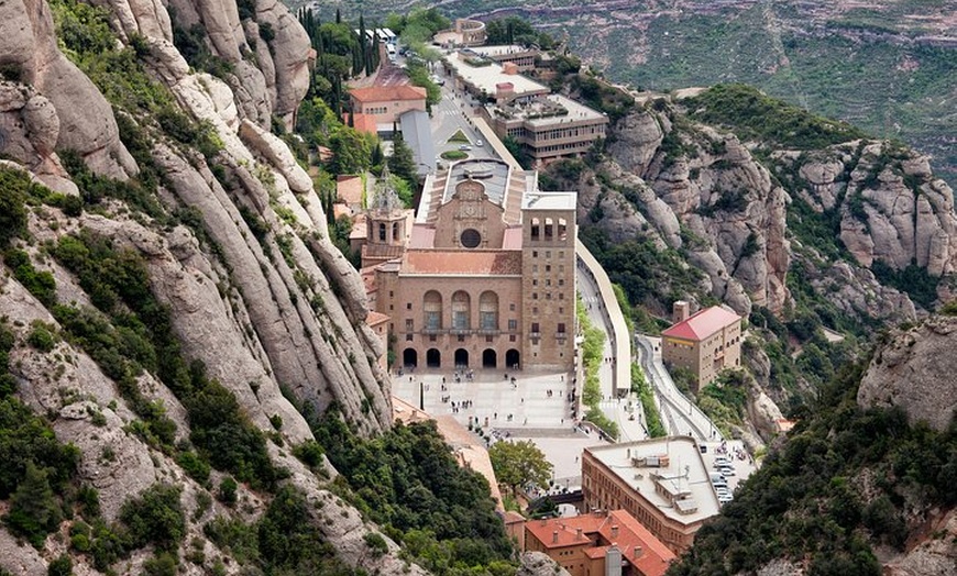 Image 19: Recorrido por Barcelona y Montserrat con entrada Evite las colas al...