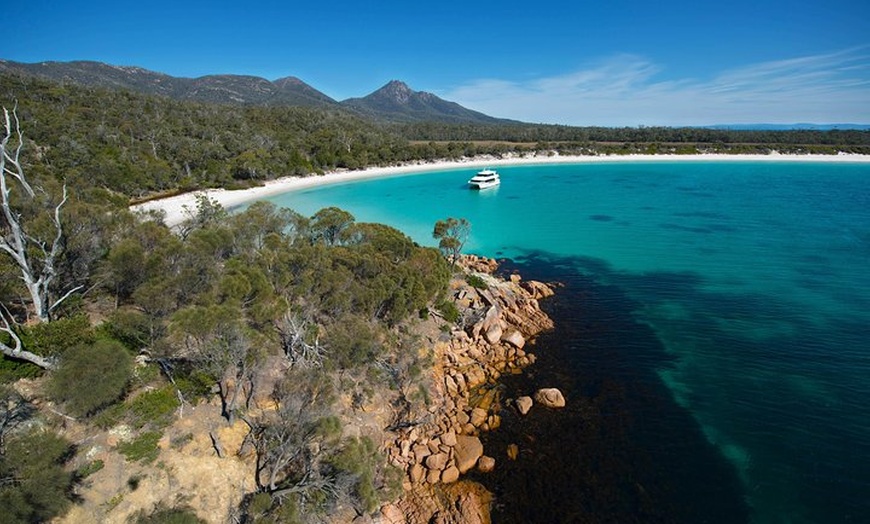 Image 5: Wineglass Bay Cruise from Coles Bay