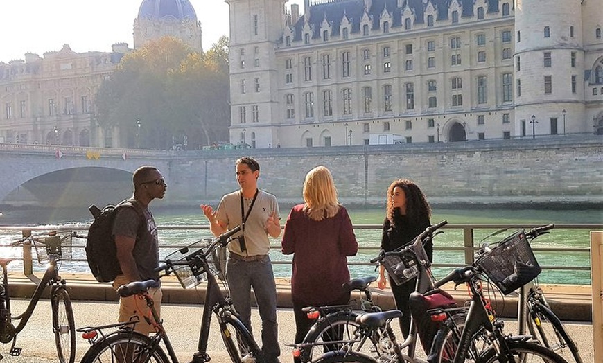 Image 4: Paris : Randonnée en vélo à la découverte des coins et recoins char...