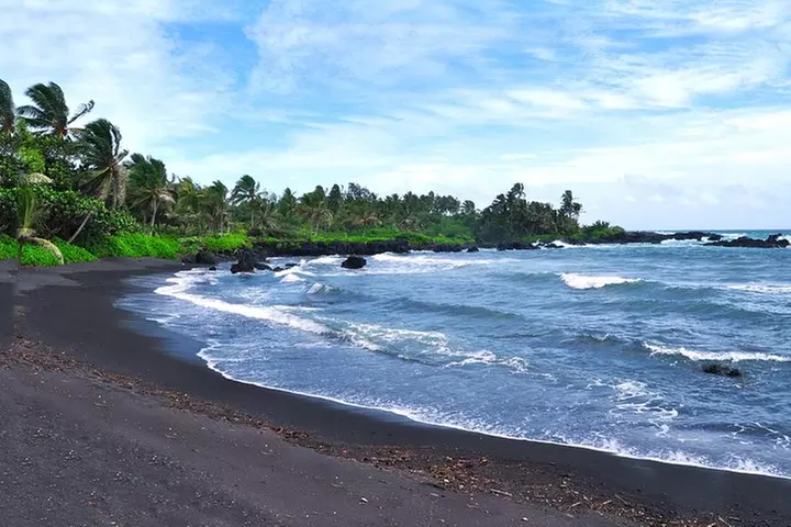 Road to Hana Luxury Limo-Van Tour with Helicopter Flight