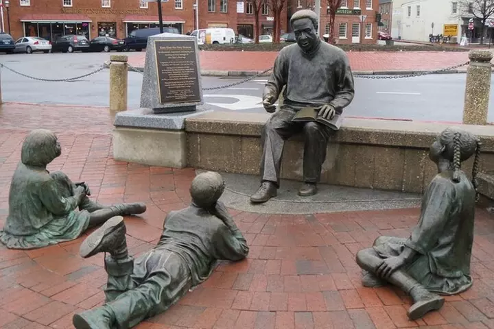 Awesome Scavenger Hunt: Annapolis Red Bricks & Blue Views