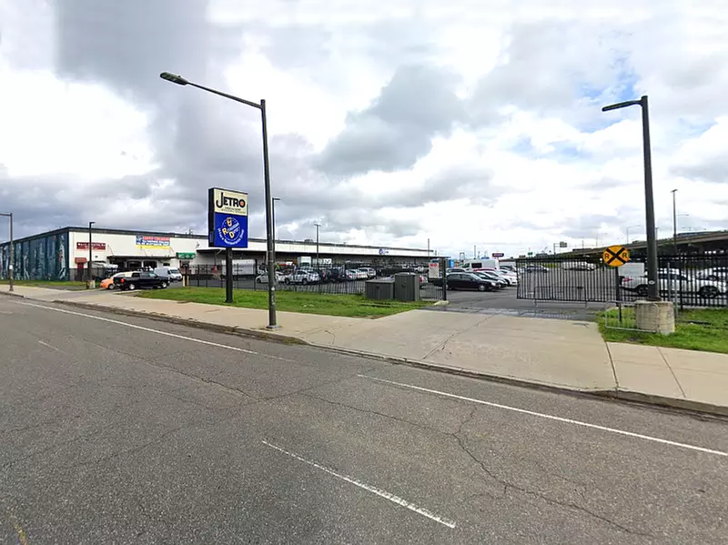Parking at Jetro Lot