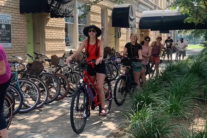 Historical Bike Tour of Savannah and Keep Bikes After Tour