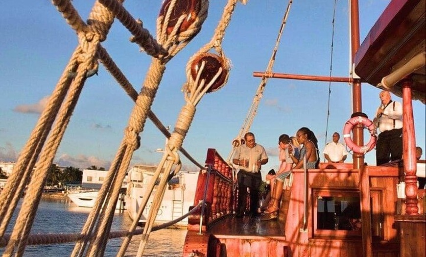 Image 11: 2x1 Romantic Columbus Dinner on the Lagoon aboard Spanish Galleon