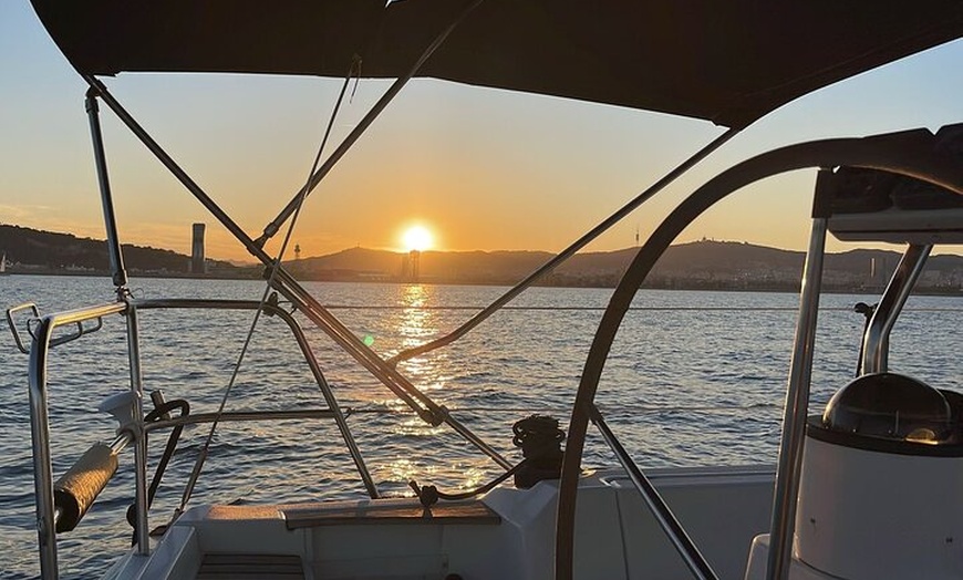 Image 7: Paseo en barco a la puesta de sol en grupo reducido