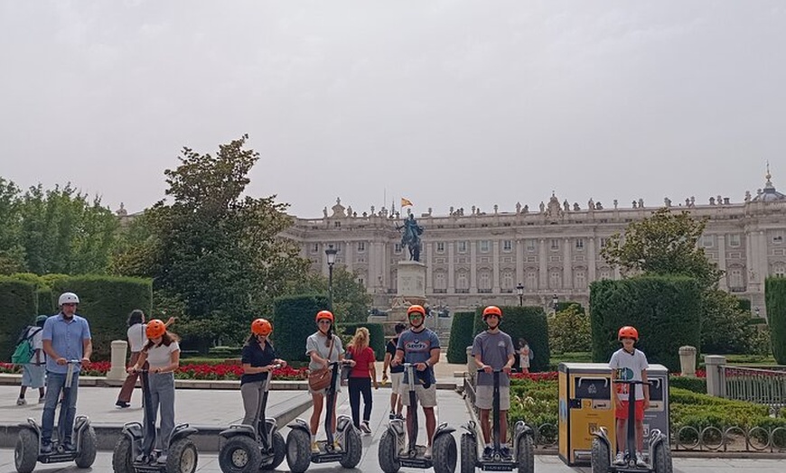 Image 1: Lugares destacados de Madrid: Recorrido guiado en segway con duraci...