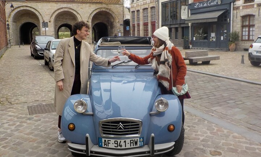 Image 1: Visite privée de Lille en 2CV décapotable avec halte champagne