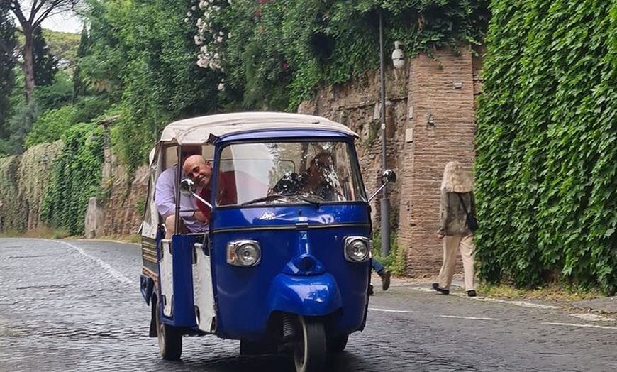 Image 13: Roma a bordo di un'Ape Calessino
