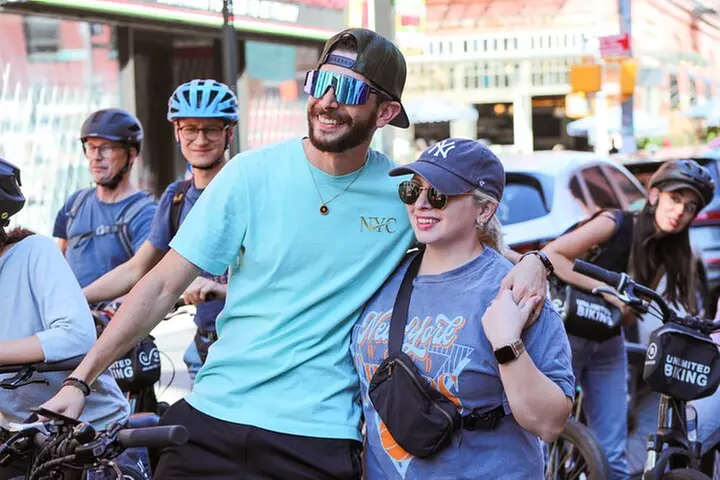 Highlights of New York City Guided Bike Tour (English or Dutch)