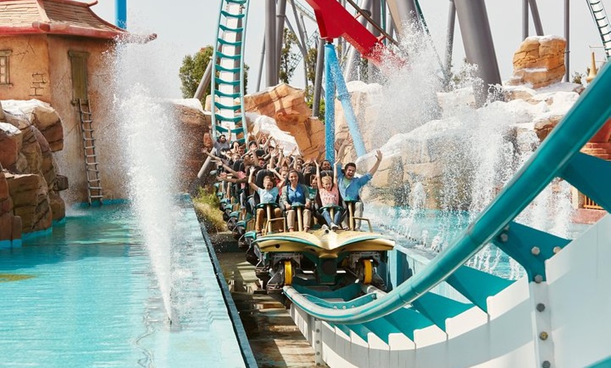 Image 2: Excursión de un día a PortAventura Park y Ferrari Land desde Barcelona