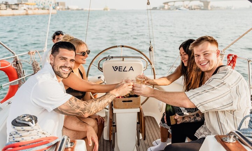 Image 3: Paseo en Velero al Atardecer en Barcelona con Capitán Local