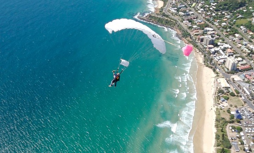 Image 3: Noosa: Tandem Skydive Experience