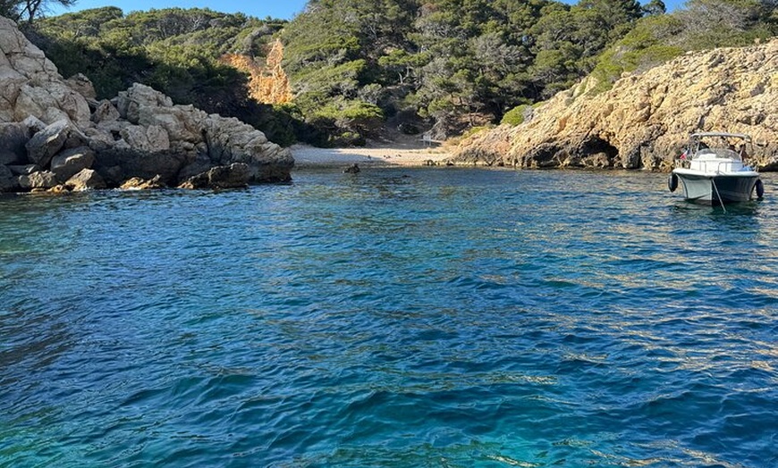 Image 4: Un Bateau Privatisé, dans les Calanques de Port d'Alon !