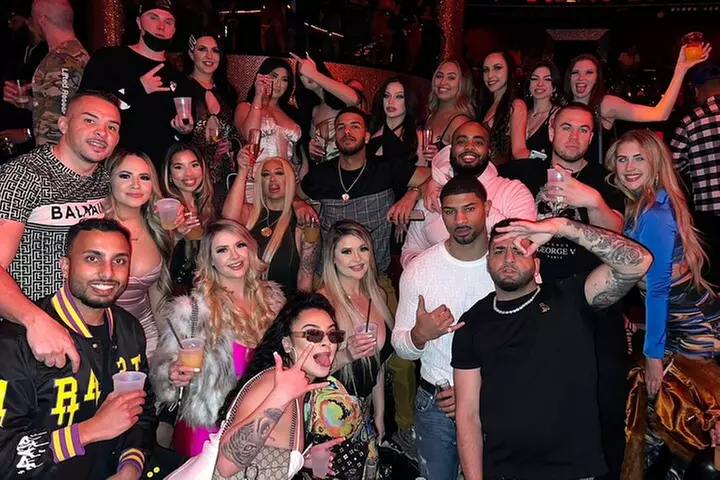 Las Vegas Hip Hop Club Tour w/ Free Drinks & PARTY BUS