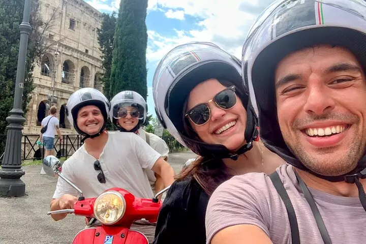 Tour in Vespa: Il meglio di Roma (3 ore - 10:00) - Primary Image