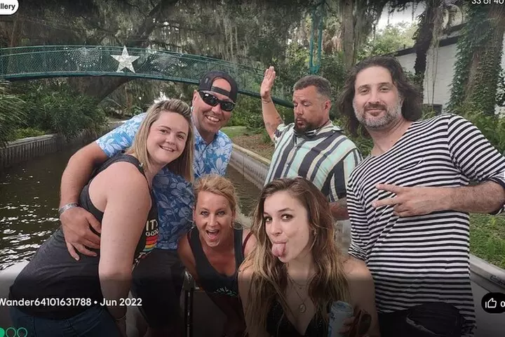 Pontoon Pub Crawl, 5 Lakeside Pubs and Restaurants Visit by Boat