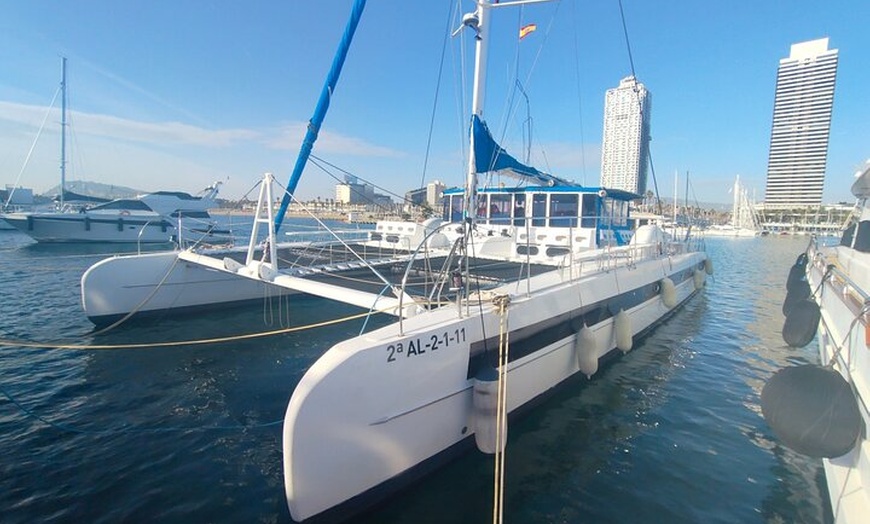 Image 2: Vermut en Catamarán Una Experiencia Gastronómica en Barcelona