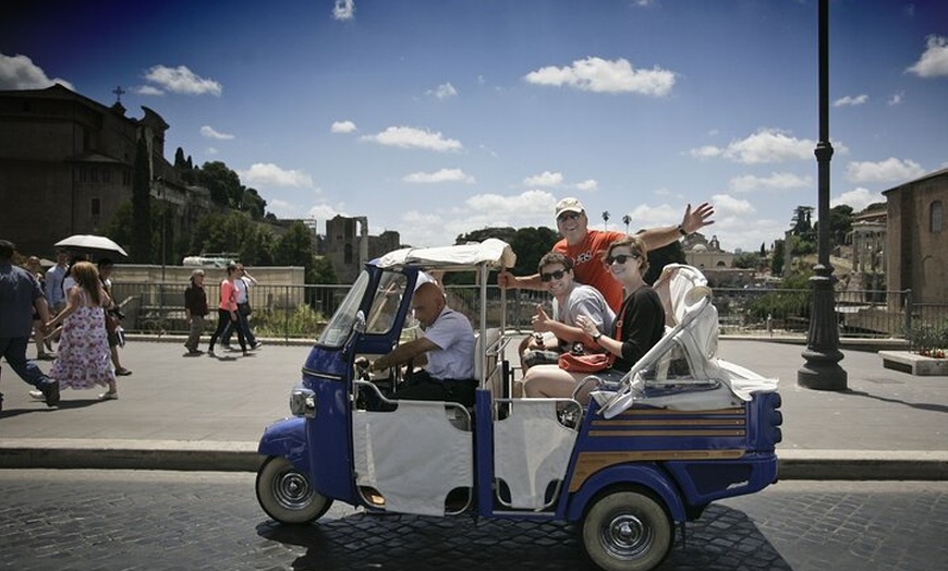 Image 8: Roma a bordo di un'Ape Calessino