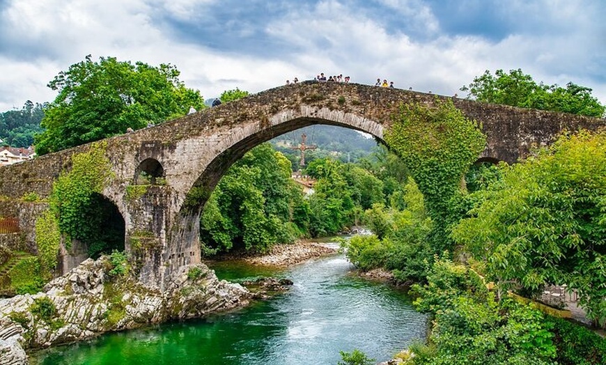 Image 1: Excursión a los Lagos y Covadonga desde Cangas de Onís