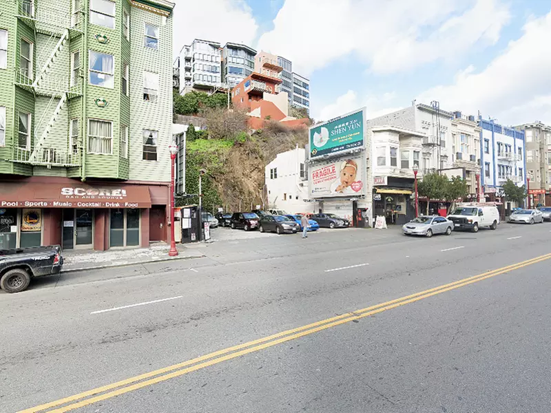 Parking at 470 Broadway St. Lot