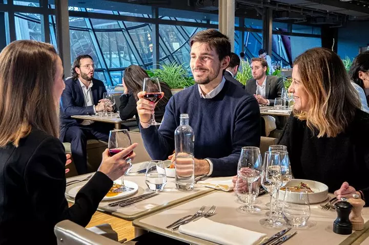 Paris Déjeuner tardif au restaurant Madame Brasserie de la Tour Eiffel