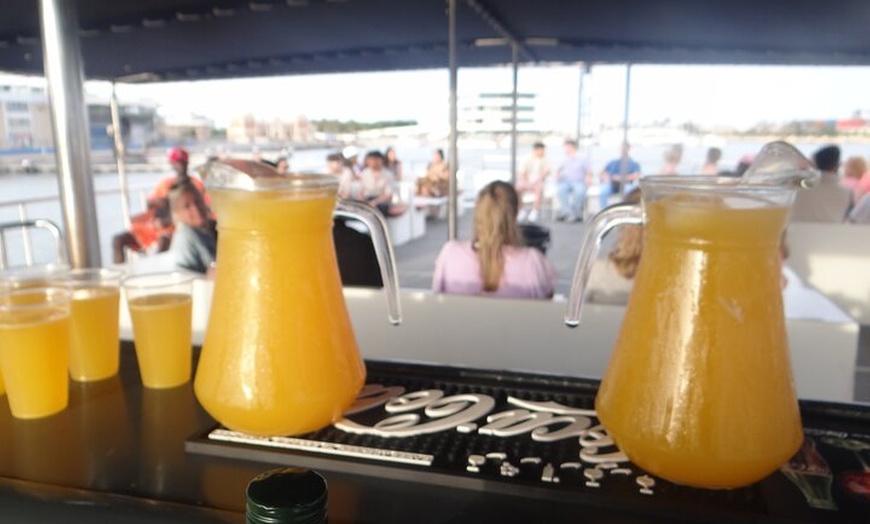 Image 5: Excursión Puesta de Sol en Catamarán desde Valencia con Boramar