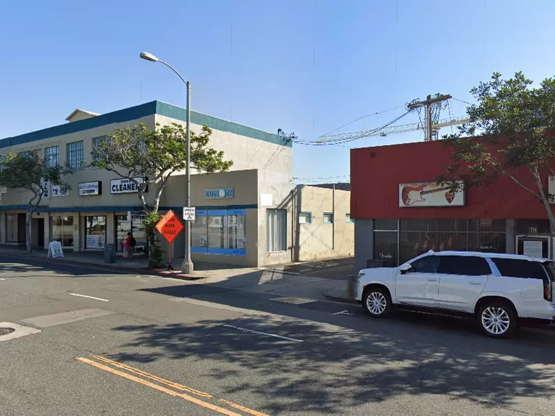 Parking at 700 Santa Monica Blvd. Lot