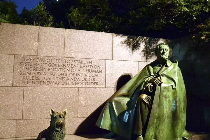 Washington Monument Admission with Morning City Narrated Bus Tour