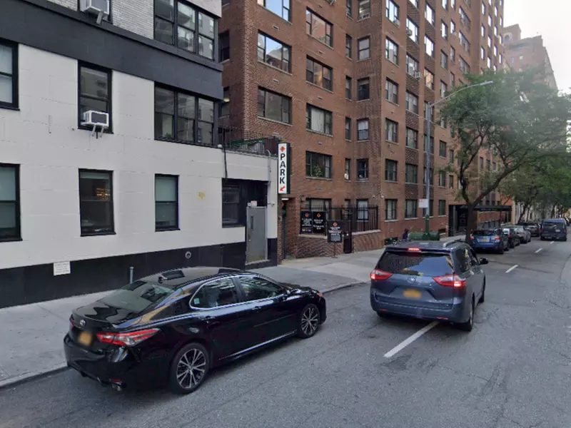 Parking at Parkingwiz - Parkwiz LLC Garage - Primary Image